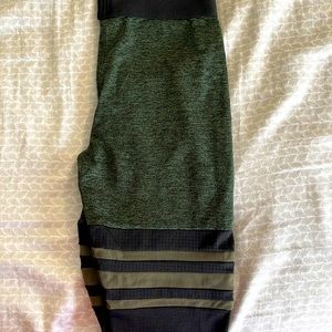 Size small very cute, great condition. Bombshell sportswear